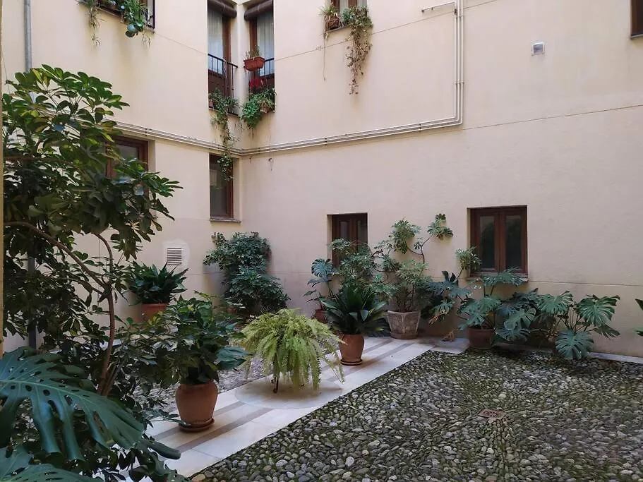 4 Balconies House, Central And Near The Alhambra Granada 0*,  Spanien